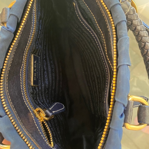 SOLD!!! PRADA 😍 Tessuto Gaufre Shoulder Bag - Picture 6 of 12